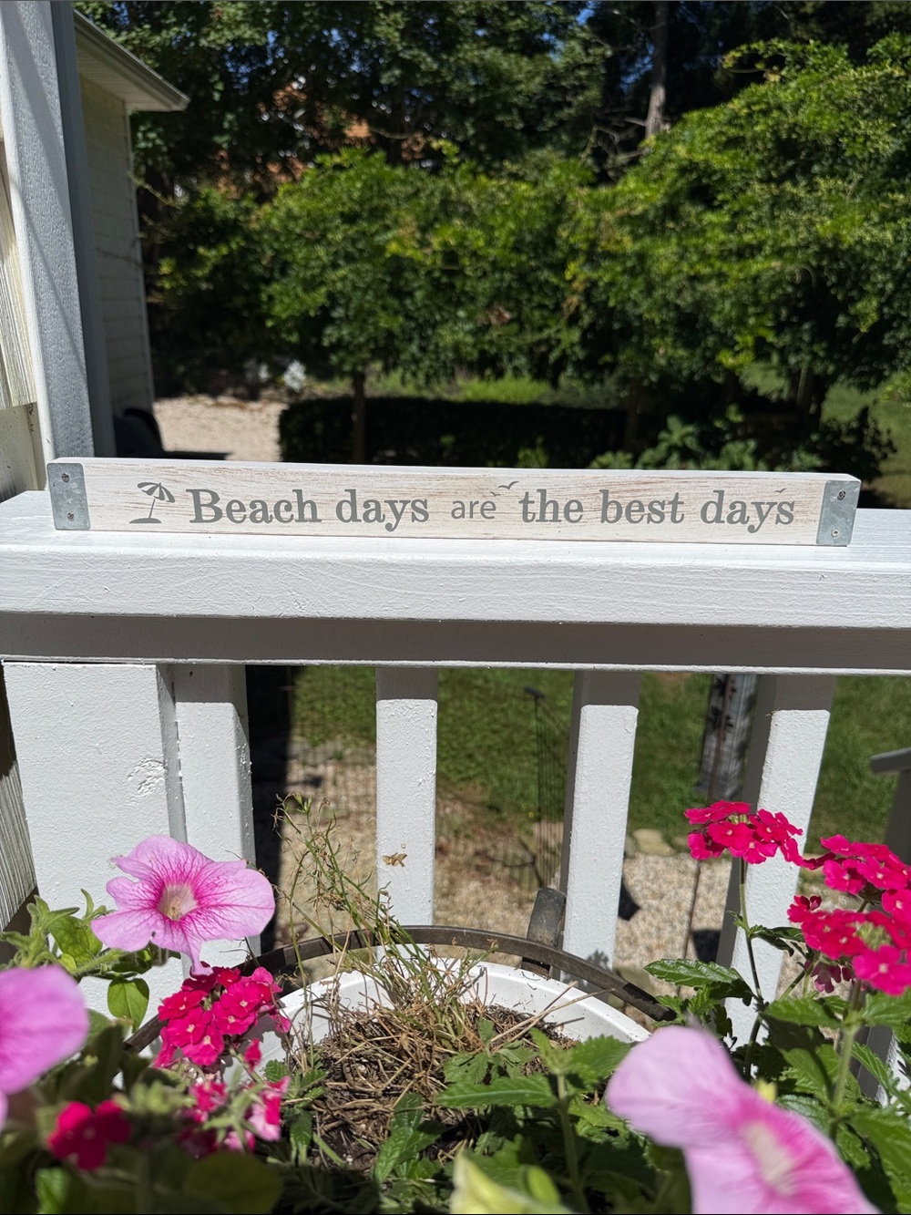 “Beach Days Are The Best Days”🐚Sign For Those With The 🏖️ In their Soul☀️🫶🏻